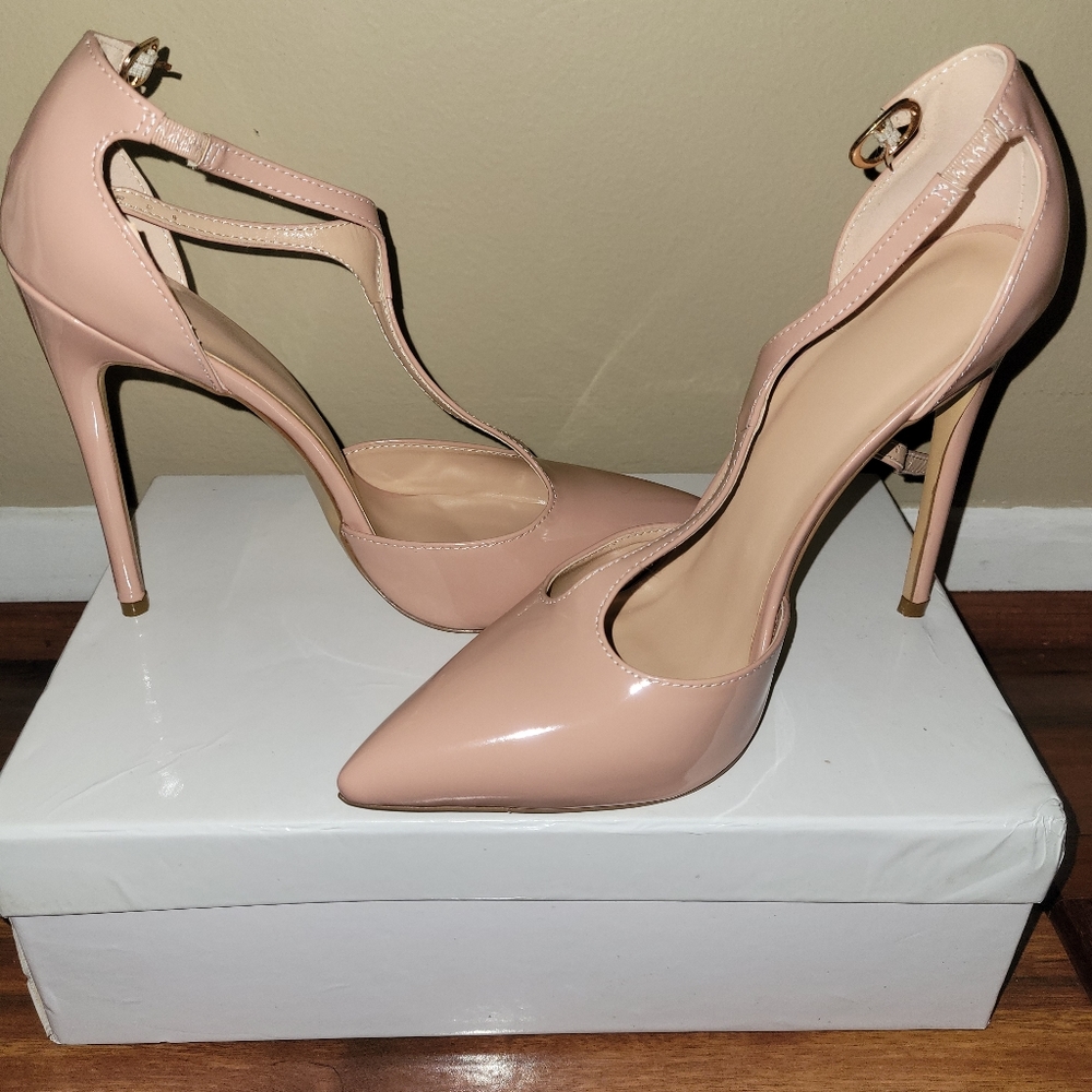 Heels - Picture 3 of 4